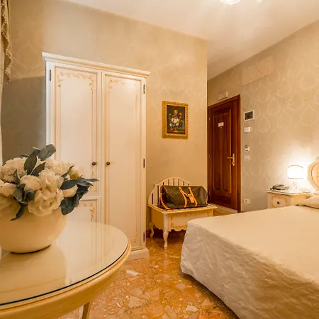 Palazzo Guardi Гостевой дом