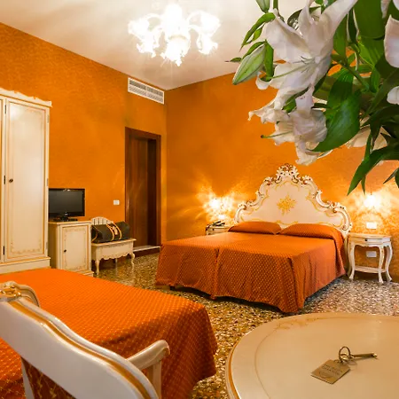 Palazzo Guardi Гостевой дом 4*