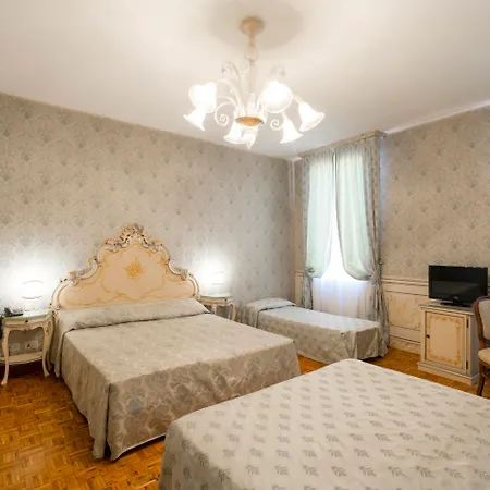 Гостевой дом Palazzo Guardi 4*