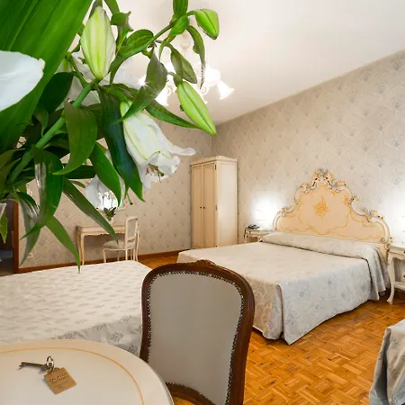 Palazzo Guardi 4* Венеция