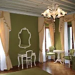 Konukevi Palazzo Guardi 4*