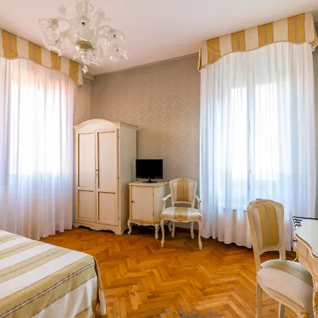 Penzion Palazzo Guardi 4*