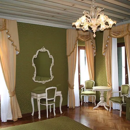 Pensionat Palazzo Guardi 3*