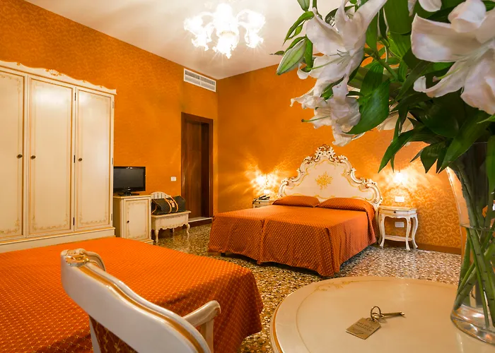 Palazzo Guardi Pensionat 4*