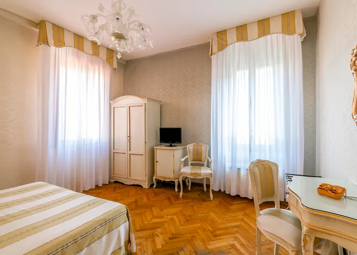 Πανσιόν Palazzo Guardi 4*