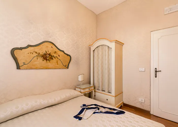 Palazzo Guardi Pensionat 4*