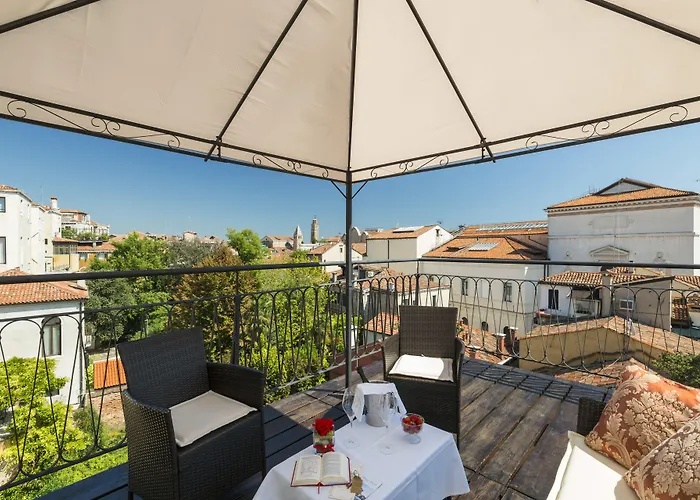 Palazzo Guardi Pensionat 4*