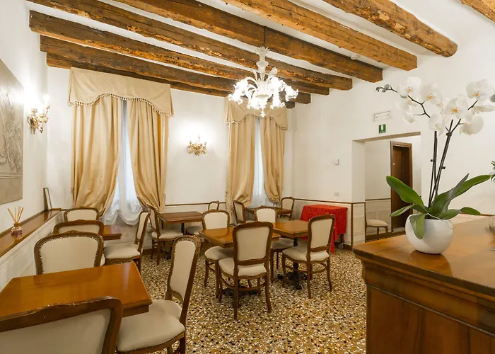 Palazzo Guardi Pensionat 4*