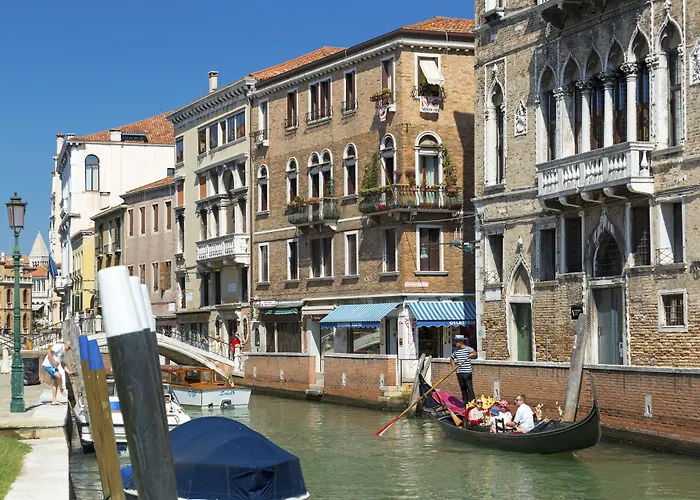 Palazzo Guardi Pensionat 4*