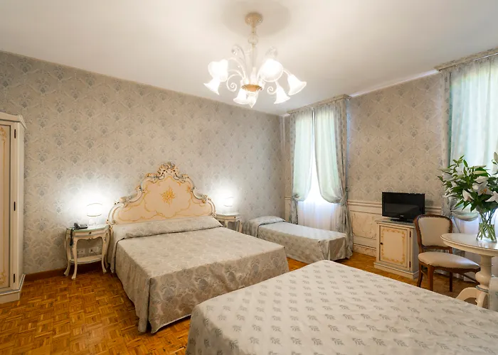 Pensión Palazzo Guardi 4*