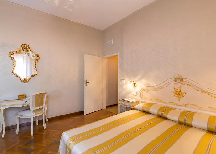 Pensión Palazzo Guardi 4*