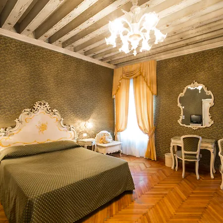 Pensionat Palazzo Guardi 4*